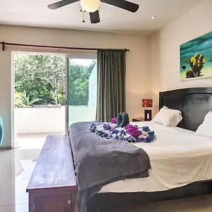 Villa Casa Esmeralda With Pool Access And Furnished Patio!, Tulum